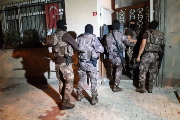 Bakırköy'de 7 adrese eş zamanlı operasyon