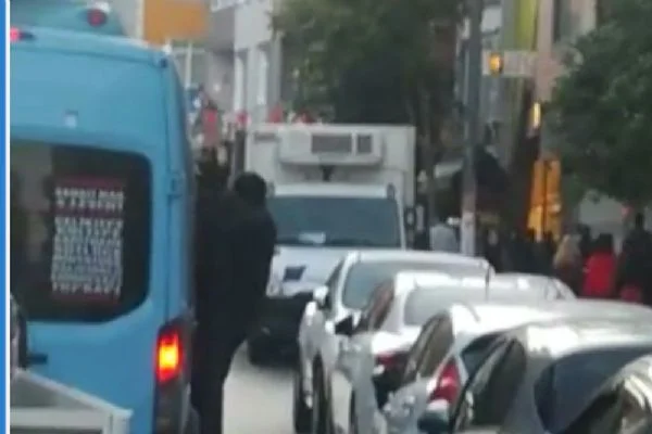 Kağıthane'de tıka basa minibüste tehlikeli yolculuk