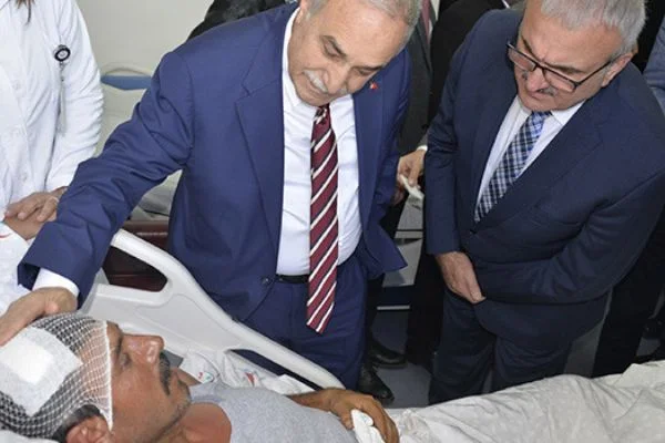 Bakan Ahmet Eşref Fakıbaba hortum mağdurlarını ziyaret etti