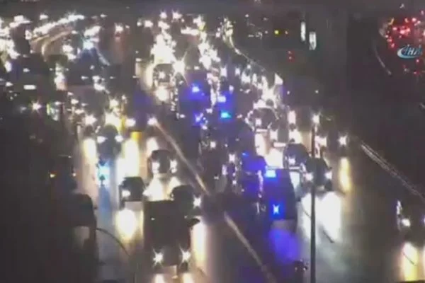 İstanbul'da zincirleme trafik kazası: Yaralılar var