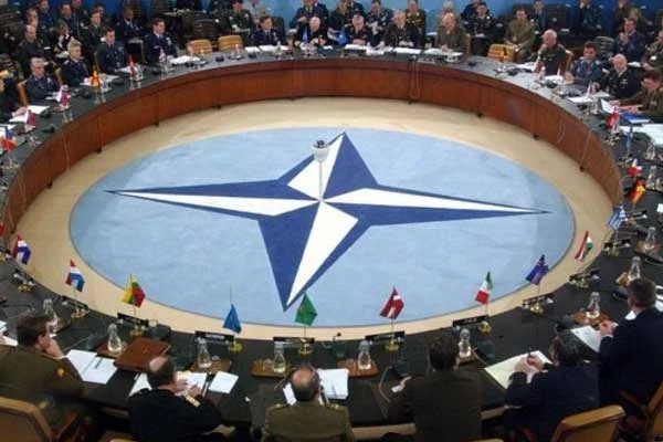 NATO: Erdoğan fotoğrafını seçen subay ordudan atıldı