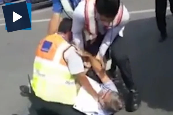 Uçak pistinde yolcuyla kavga!