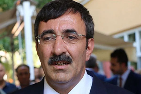 AK Parti'den KHK'ya açıklama: Terör bağlantısı olmayan endişelenmesin