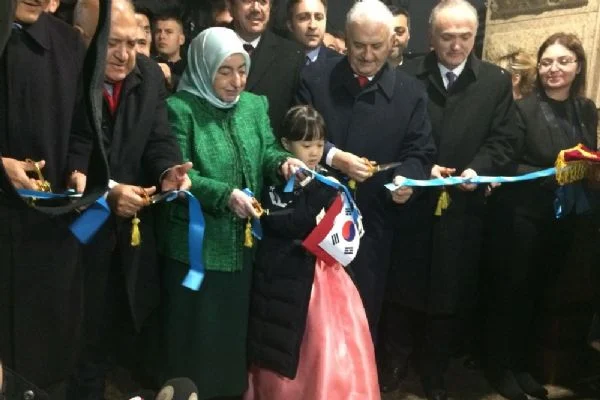 Binali Yıldırım Seul Büyükelçiliğini 'Ayla' ile açtı