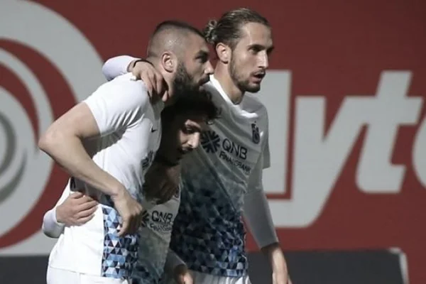 Burak Yılmaz maçın ardından Gomis mesajı verdi