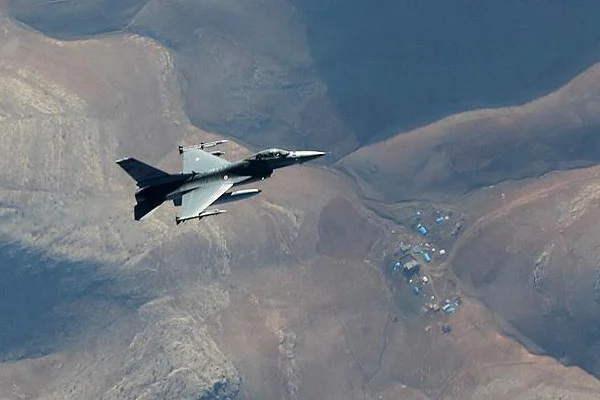 Irak'ın kuzeyine hava harekatı
