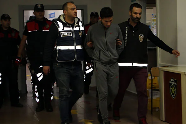 Hamile kadın ile kızının ölümüne neden olan sürücü yakalandı