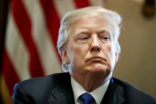 Trump, ebola salgınına müdahale ekibinden para kesilmesini önerdi