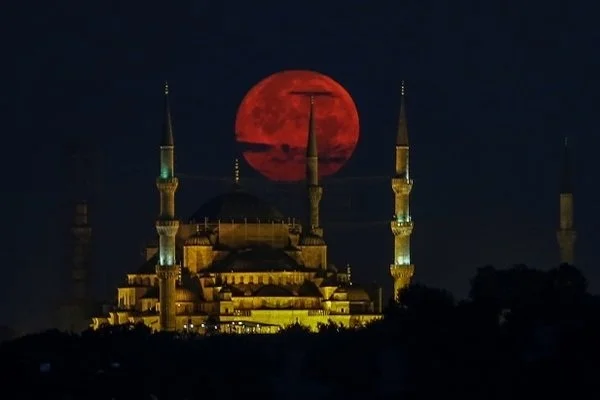 21. yüzyılın en uzun 'kanlı ay' tutulması