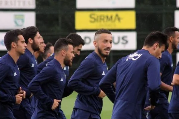 Fenerbahçe çalışmalarını sürdürüyor