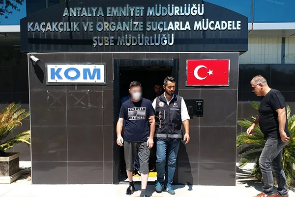 Aranan cinayet zanlısı başkasının kimliğiyle böbrek nakli yaptırmış