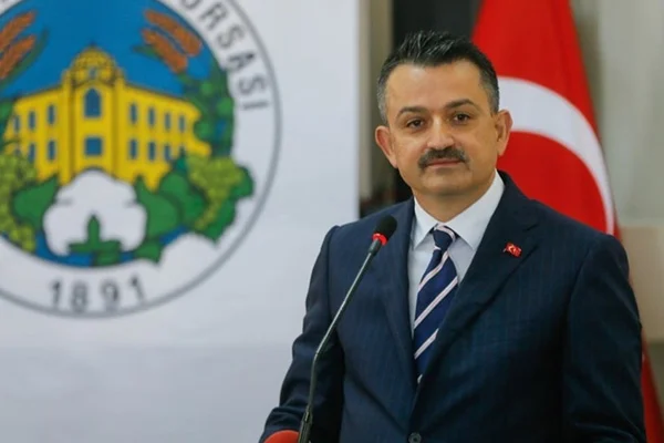 Bakan'ın annesi ve dayısı kaza geçirdi