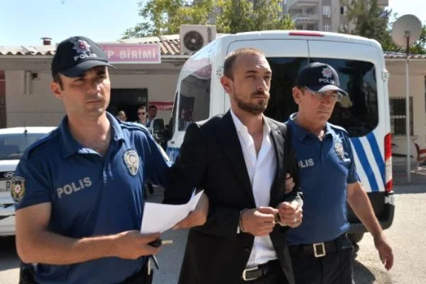 Boşanma aşamasındaki eşini vurdu