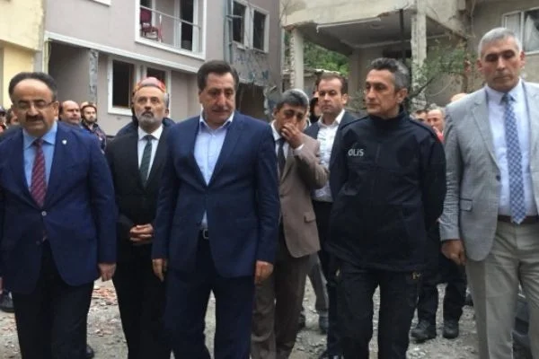 Bursa Valisi patlamanın olduğu bölgede inceleme yaptı