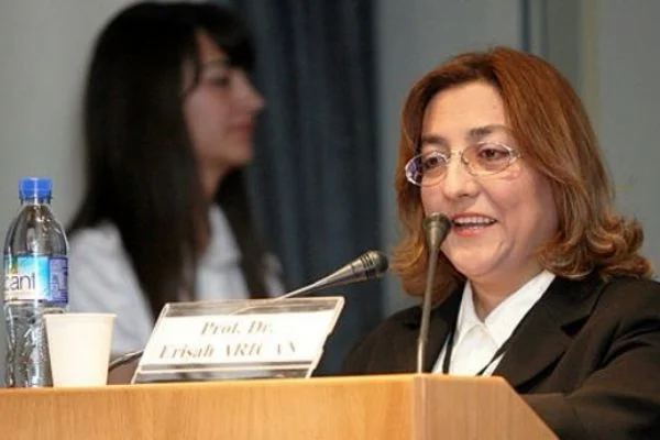 Erişah Arıcan kimdir?