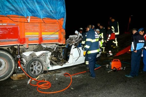 Eskişehir'de feci kaza: 3 kişi öldü