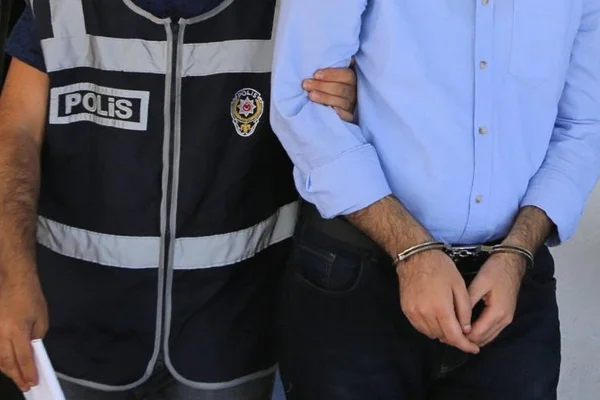 FETÖ'den aranan eski emniyet müdürü yakalandı