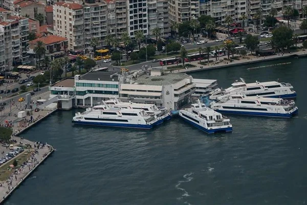 İzmir'de vapur seferleri iptal oldu