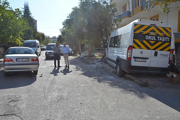 Karaman'da otomobil öğrenci servisiyle çarpıştı: 4 öğrenci yaralı