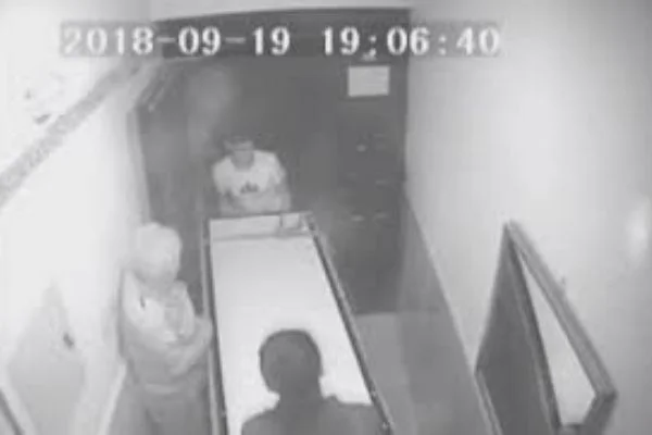 Öldürdüğü adamı ranza içinde taşıdı