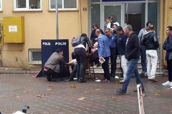 Tartıştığı eşini tabancayla vurdu