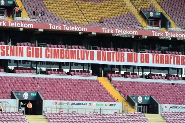 Türk Telekom Stadyumu'nda Metin Oktay anıldı