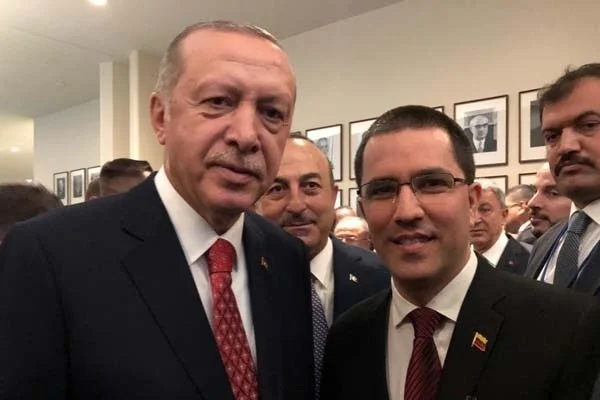 Venezuelalı Bakan: Erdoğan'ı olağanüstü konuşmasının ardından selamladık