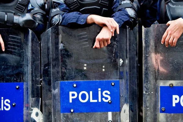 155'i bir yılda 45 bin 210 kez aradı
