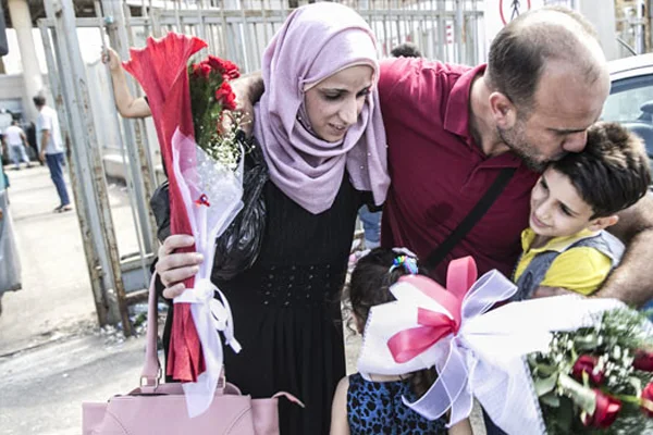7 gündür elinde çiçekle bekliyordu...Mutlu son!