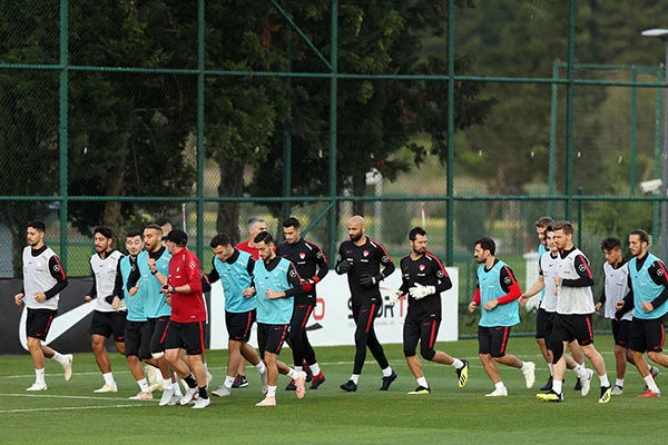 A Milli Futbol Takımı'nda mesai başladı