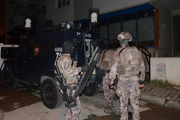 Adana'da 1'i kadın 6 kişiye IŞİD gözaltısı