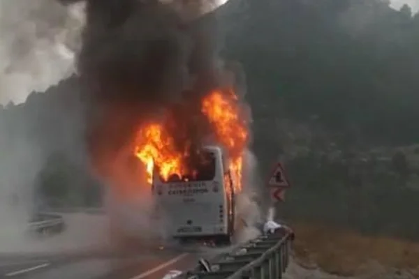 Afyonkarahisar'da takım otobüsü yandı