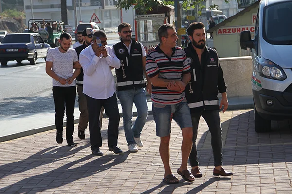 Alanya'da kaçak ve sahte içki operasyonu