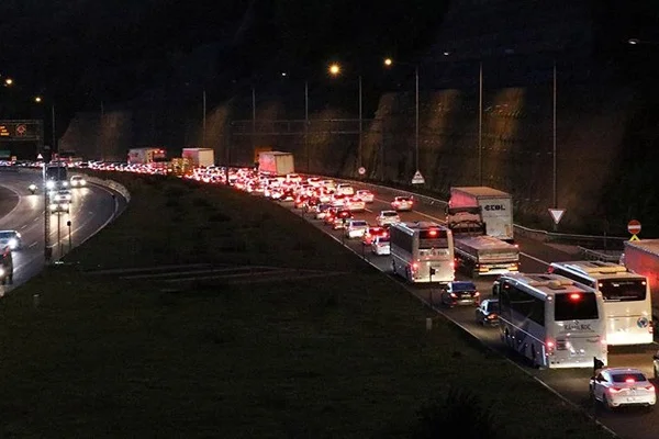 Anadolu Otoyolu'nda 29 Ekim yoğunluğu