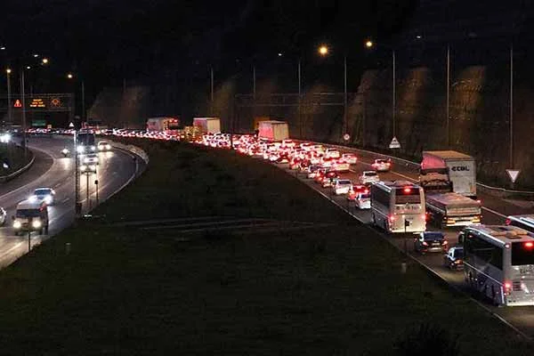 Anadolu Otoyolu'nda 29 Ekim yoğunluğu
