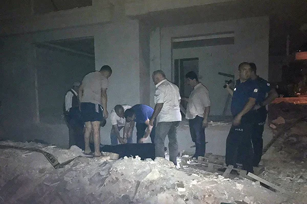 Antalya'da inşaattan düşen işçi öldü