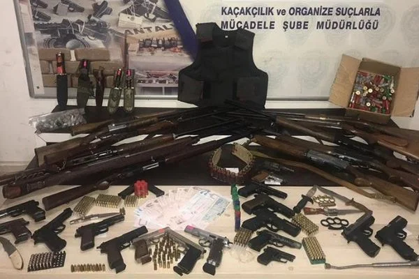 Antalya merkezli suç örgütü operasyonu: 22 gözaltı