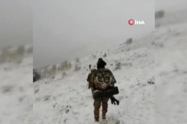 Askerler operasyonda kar ve tipiye yakalandı, 2 şehit