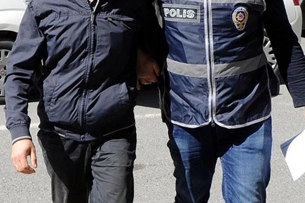 Atatürk büstüne saldıran kişiye asker selamı verdiren polis hakkında soruşturma açıldı