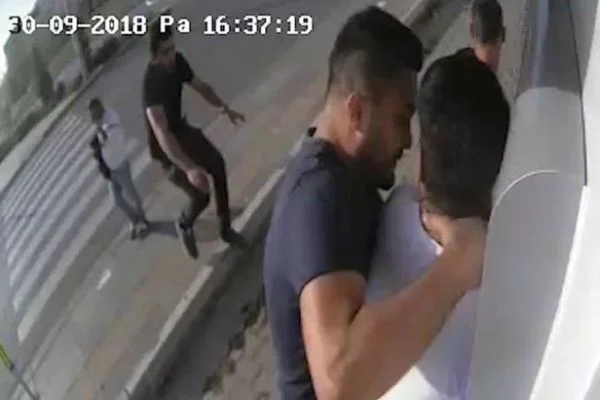 ATM'ye kart kopyalama düzeneği yerleştiren 2 kişi tutuklandı