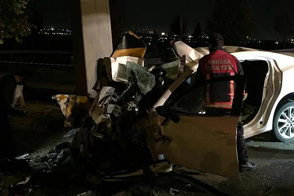 Aynı aileden 4 kişi trafik kazasında yaşamını yitirdi