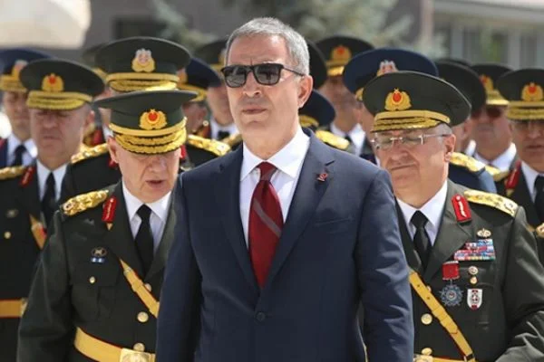 Bakan Hulusi Akar imzayı attı