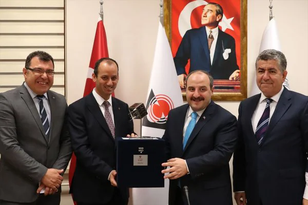 Bakan Varank'tan talimat! 'Projeleri zamanında tamamlayın'