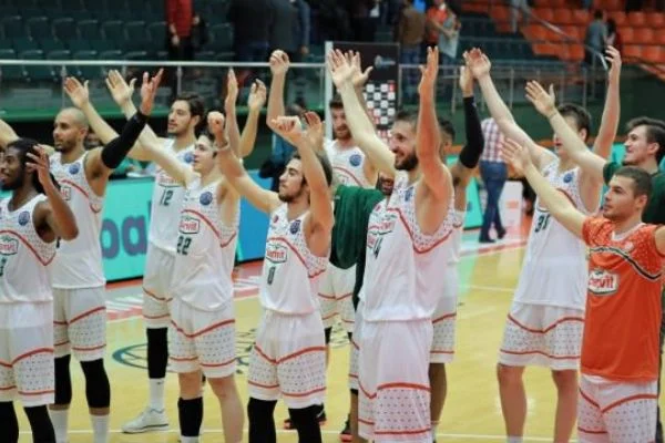 Banvit Fransa şampiyonunu dağıttı