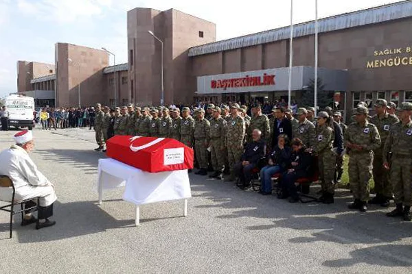 Bedelli askerlik görevinde kalp krizi geçirerek hayatını kaybetti