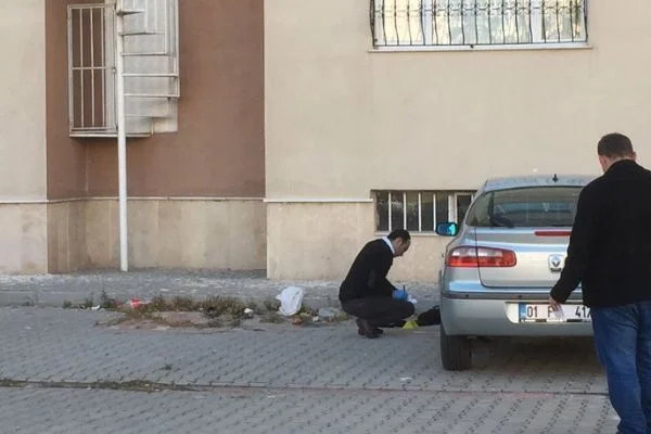 Beş katlı binanın çatısından düşen çocuk öldü