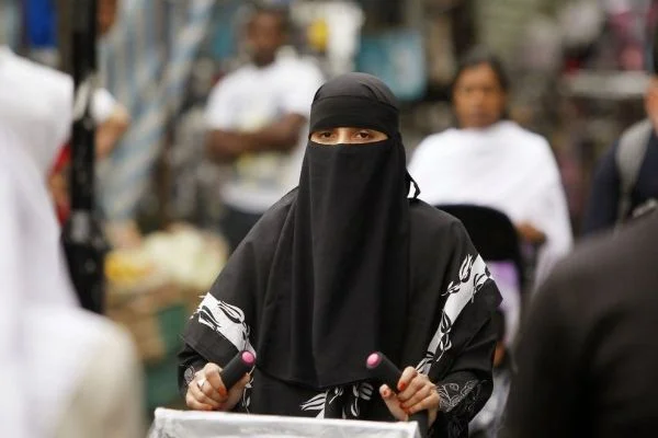BM, Fransa'daki burka yasağını araştırıyor