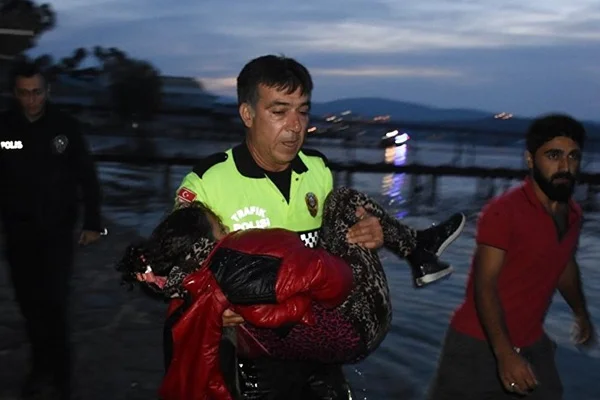 Bodrum'da göçmen teknesi battı: 2 çocuk yaşamını yitirdi