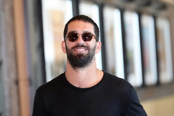Çöken binanın sakinleri, Arda Turan'dan şikayetçi