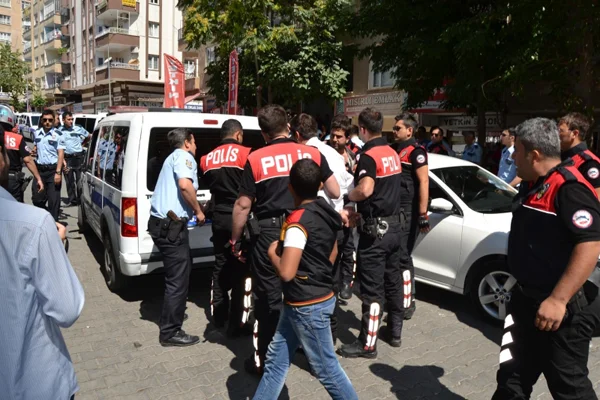 Dolmuşçular arasında silahlı kavga!